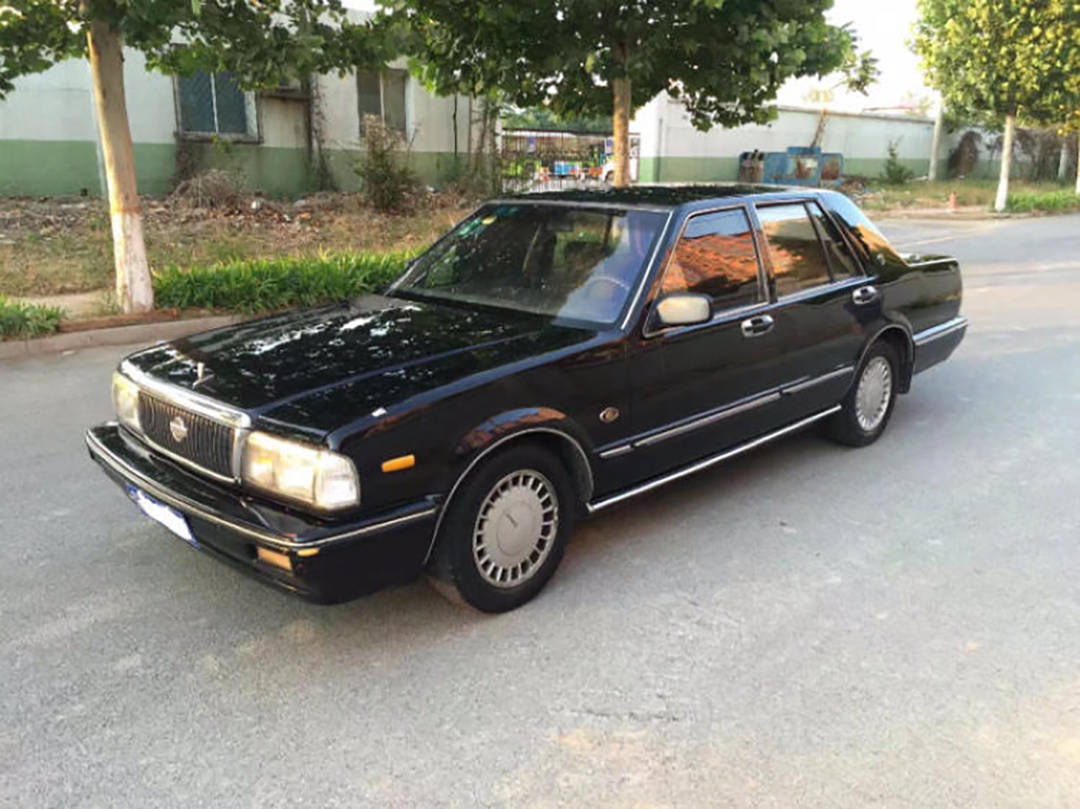 到了1996年,第八代公爵y32开始在进入中国,不过在当时来说这一代车型