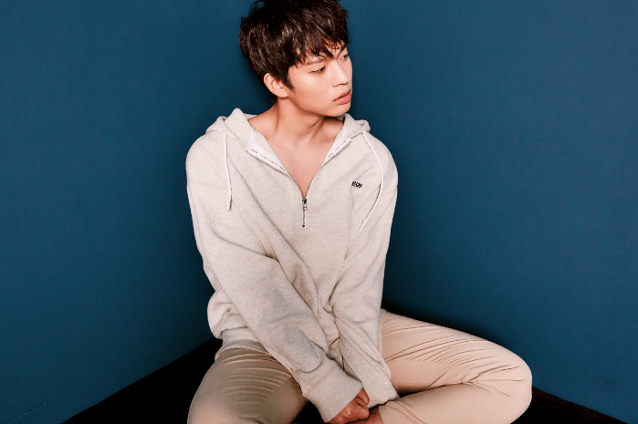 韩国歌手崔骆驼(choi nakta)