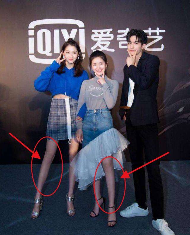 圆脸赵露思原来76斤没作假,同框腿精关晓彤,穿半身裙腿成亮点