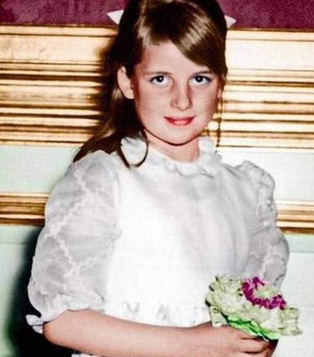 英国女王小时候的照片图片