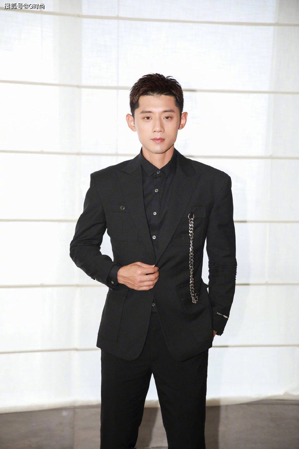 618晚会明星造型盘点阿云嘎任嘉伦张继科