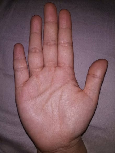 到了指缝上,在对待感情上是个专一的人,不过在恋爱的阶段,你的另一半