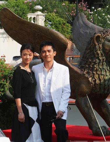 《色戒》后,梁朝伟与汤唯最后一次同框合影被扒,影迷的注意力却全放在