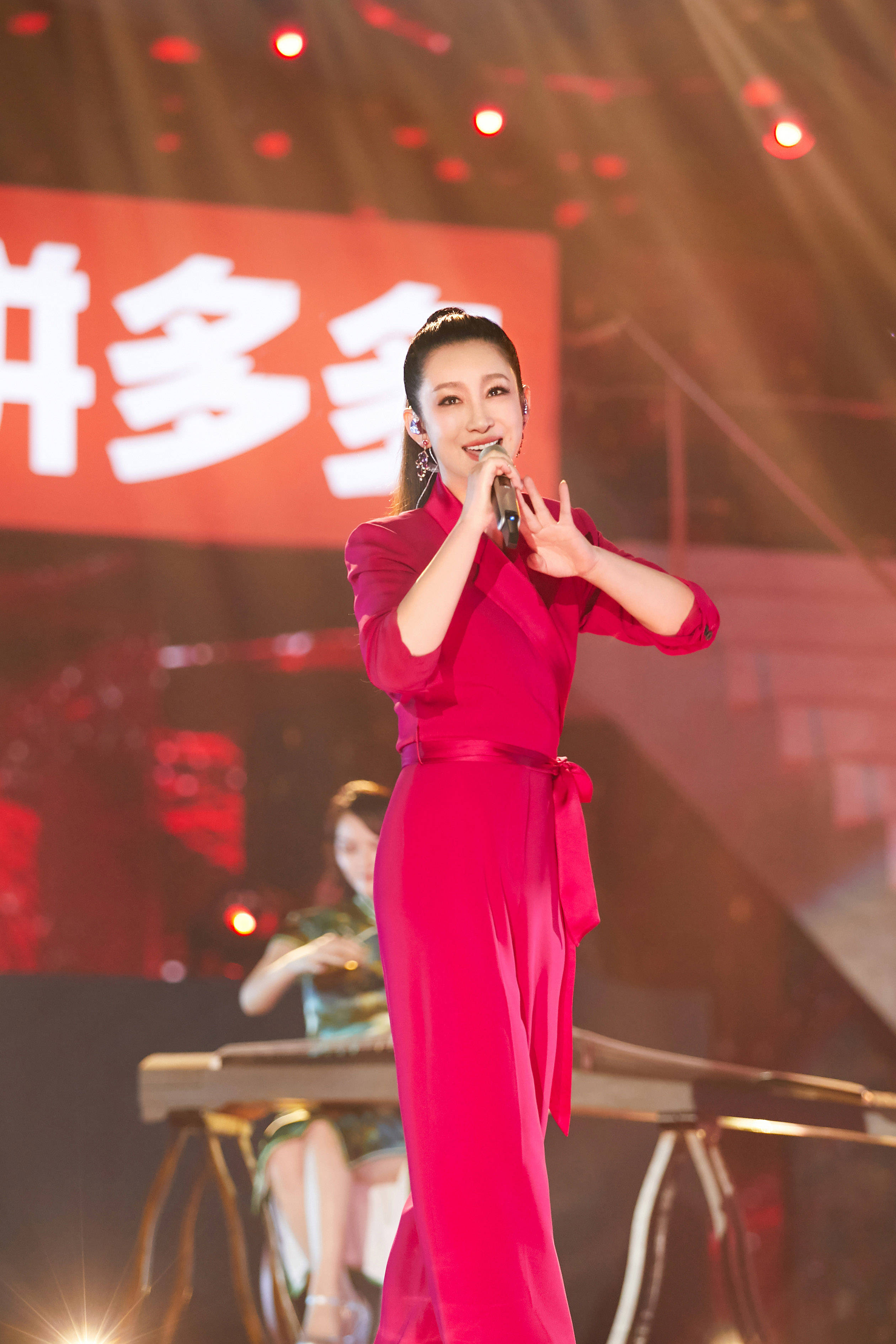 秦海璐携手许魏洲共同演绎新贵妃醉酒