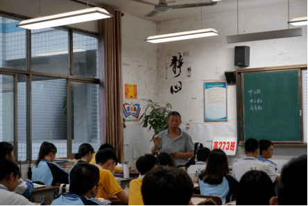 陈秀坪名师工作室在边城高级中学举行高中化学教学研讨活动_复习