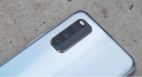 原创两千档明星手机pk,荣耀x10,iqoo z1谁更值得选择?