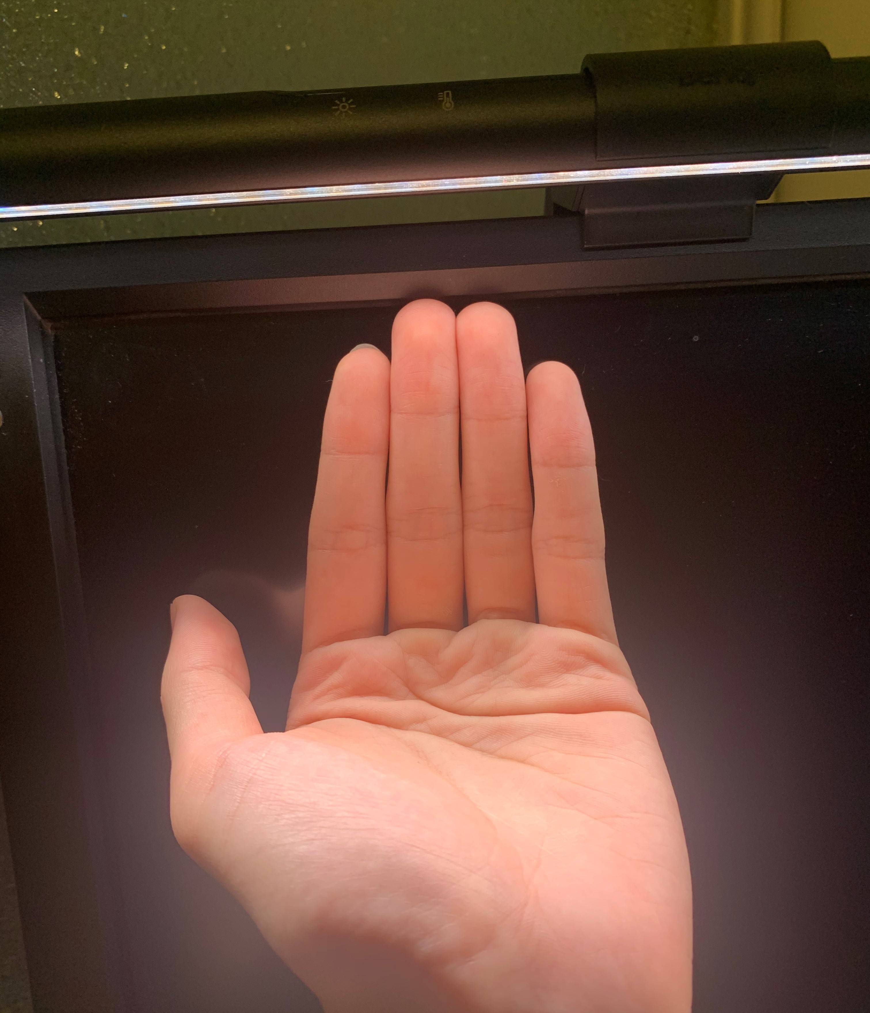 说法说出来的时候是很难让人理解的但是摸一下就很好理解了 手指亮