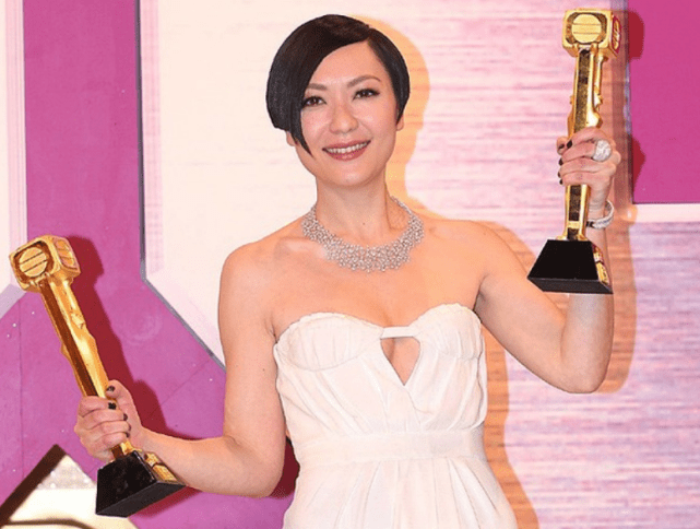 原创视后田蕊妮全力备战演唱会,受访时不承认被封杀,却不知早已凉凉