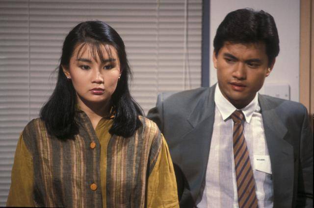 詹秉熙出道后惨遭雪藏,下海后夫妻仍恩爱30年,竟曾被曝光出轨艳星