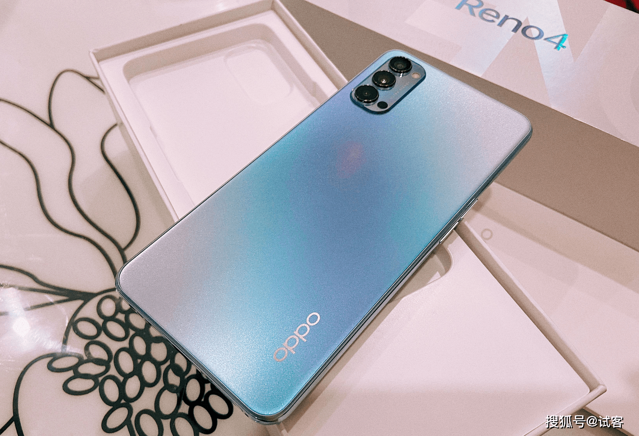 reno4系列是oppo近期内推出的全新5g视频手机,其正面采用了目前正流行