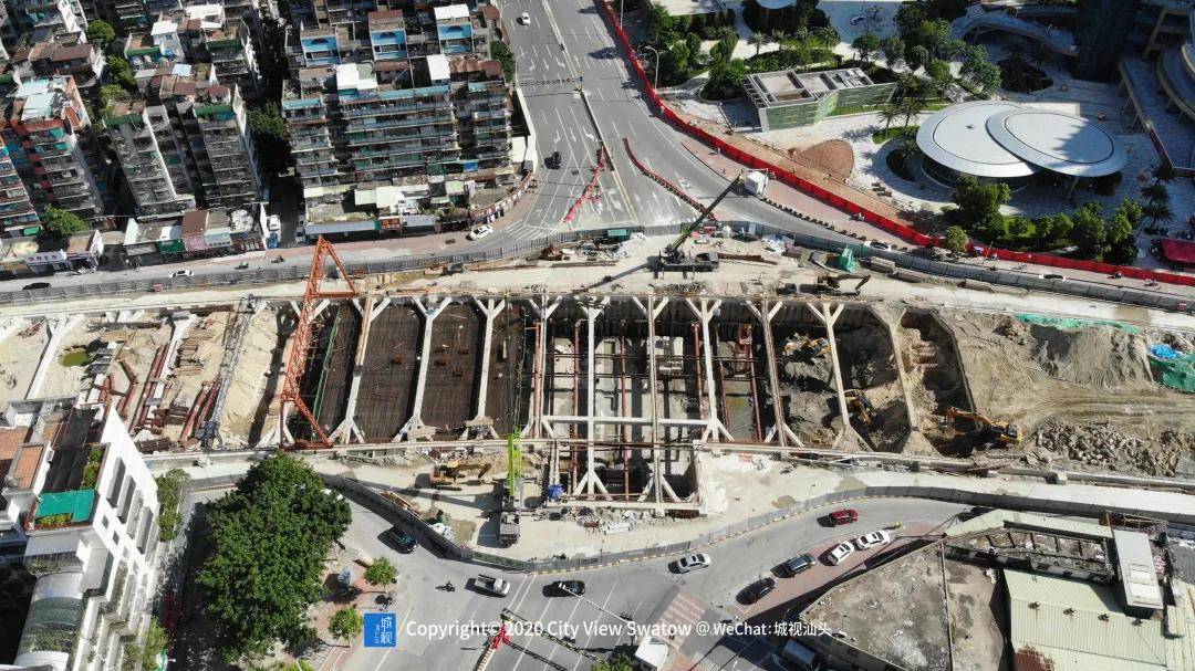 东厦路隧道顶板正在进行钢筋绑扎珠长跨线桥全线架梁完成