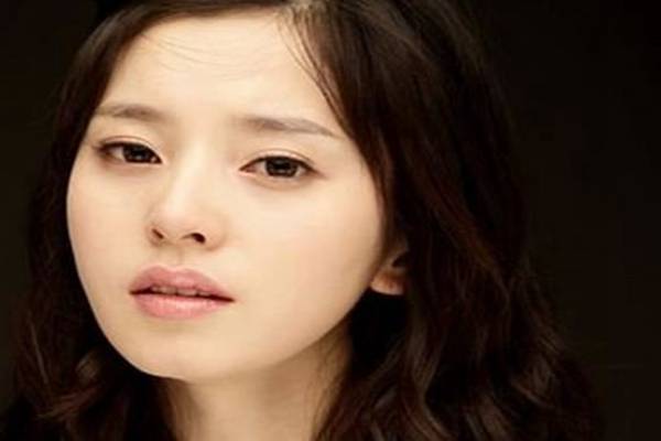 韩国女星韩彩媛