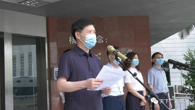 不忘初心 回报家乡 成都广安商会向广安市人民医院捐赠救护车