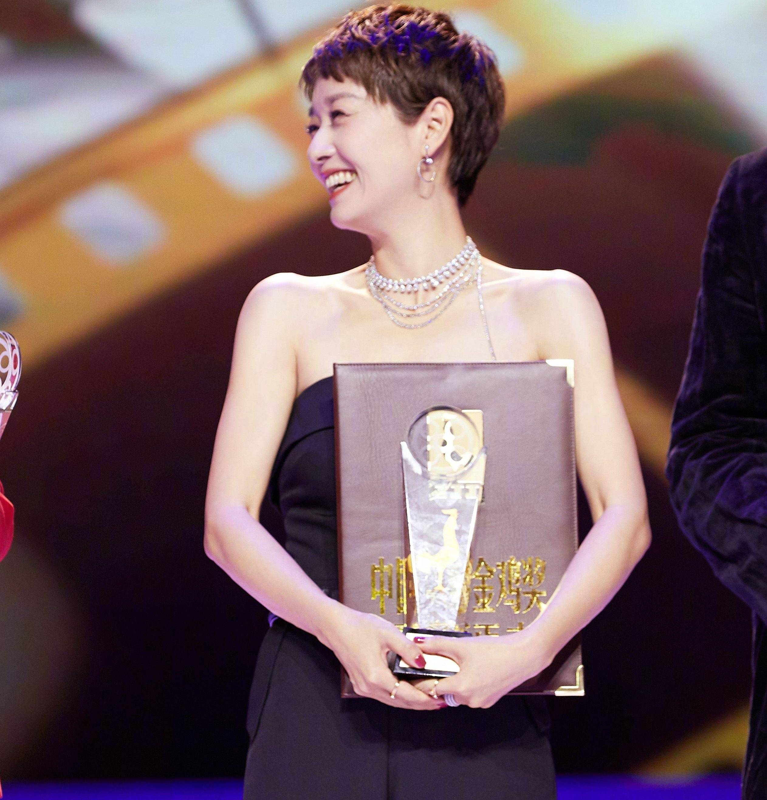 原创马伊琍黄奕时隔16年同框,紫薇小燕子再聚首,满满都是回忆杀