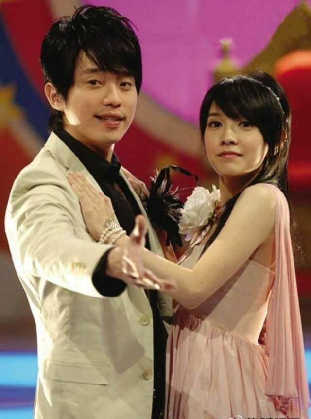 还有郭采洁以前和张栋梁演《无敌珊宝妹》的时候,对她的印象实在不深.