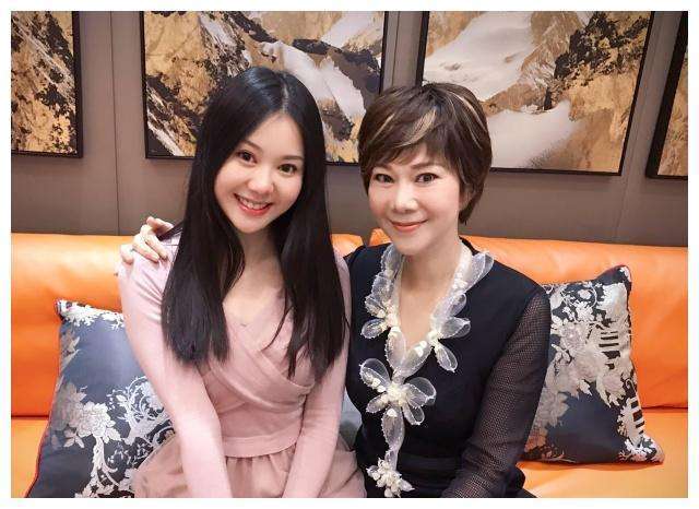 被国乒主教练抛弃,如今创办培训学校桃李满天下_曹燕华