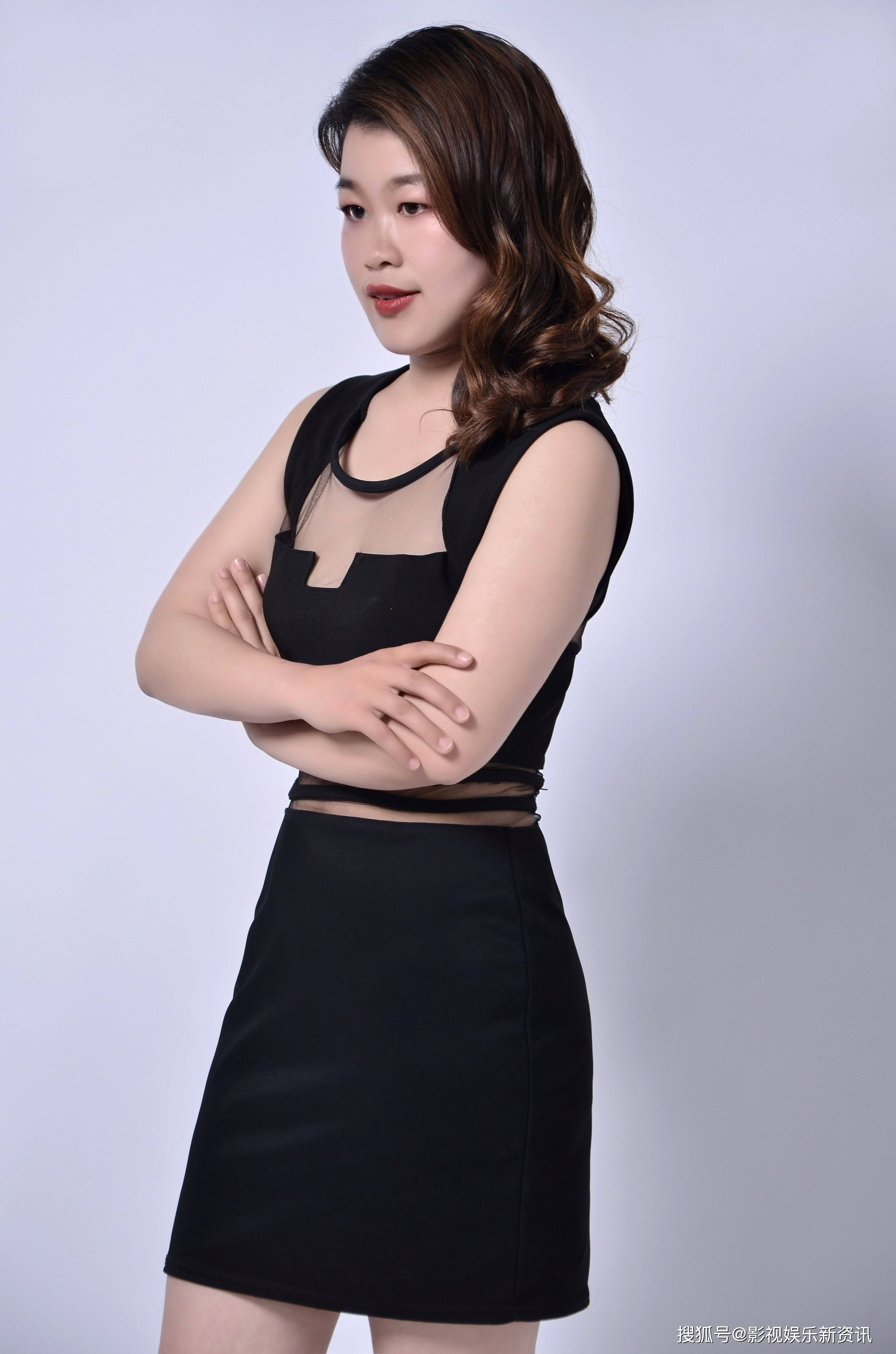 2019年荣获青年模特才艺大赛优秀奖,近年一直给多家服饰公司代言.