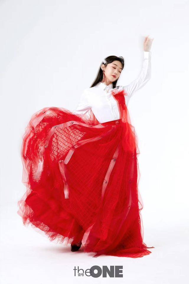 "肖战师姐"宣璐挑战单车裤,无敌小细腿完美hold住,元气感十足_造型