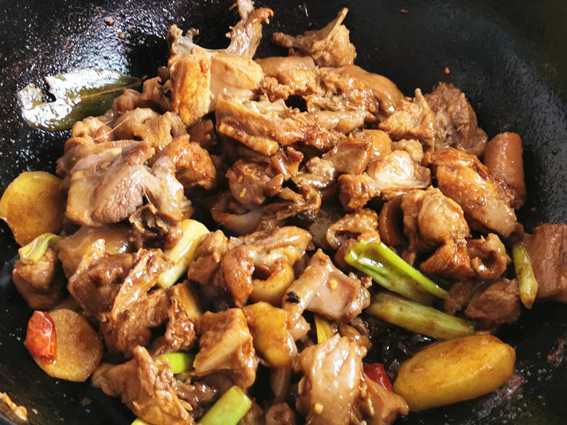 原创手把手教你炖鸡的详细做法筋道弹牙更好吃先炒后炖才入味