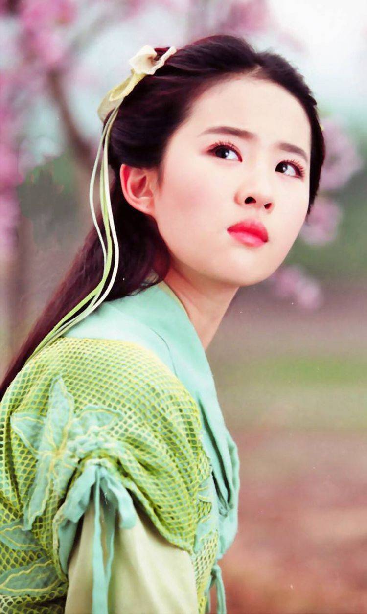 原创古装剧中"绿衣"美人,杨颖清纯,刘亦菲仙气,而她成了童年女神