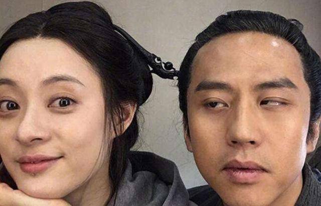 原创小花妹妹正脸终于曝光,看清长相后,网友:难怪邓超孙俪不愿公开