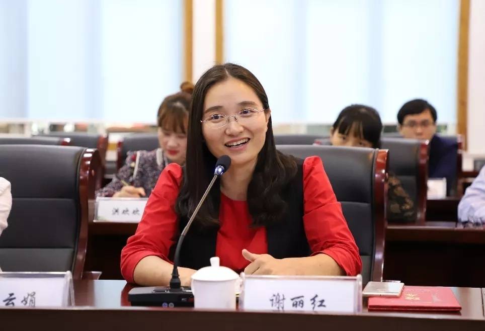 "谢校长告诉记者,只有当孩子拥有相应的能力,在未来纷繁