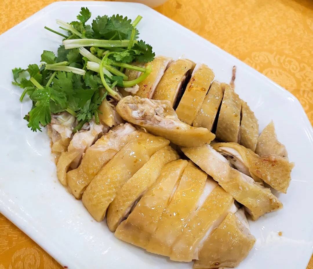 开店至今二十年,都不曾变过的"香油鸡",是兄昌饭店最被人熟知的味道