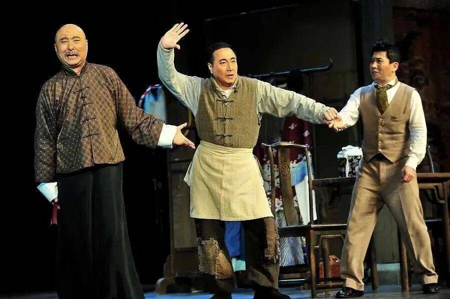 原创杨澜一大班子演话剧还不如一个人走穴陈佩斯挣完了干嘛呢