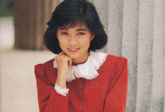 55岁歌手嫁养猪大户隐退20年,因身材走样拒绝通告,如今乐观_裘海正