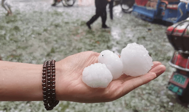 信阳突降大冰雹图片图片