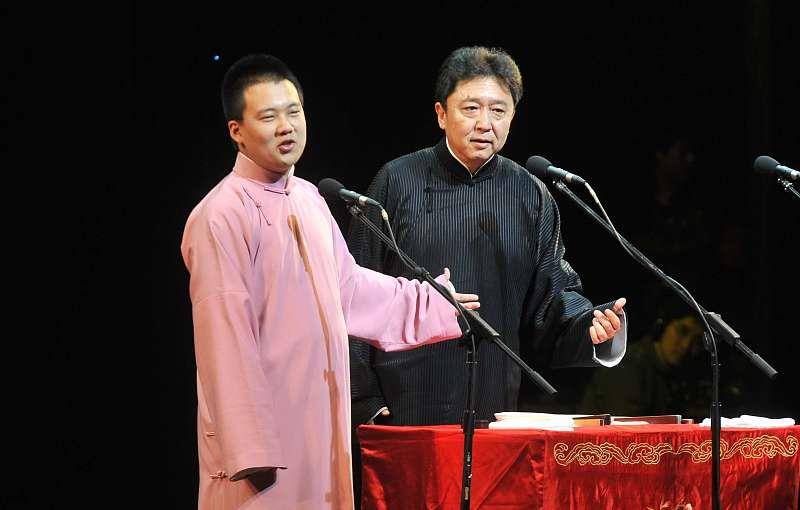 郭麒麟的签名一般人真是认不出再看郭德纲的网友不愧是父子啊