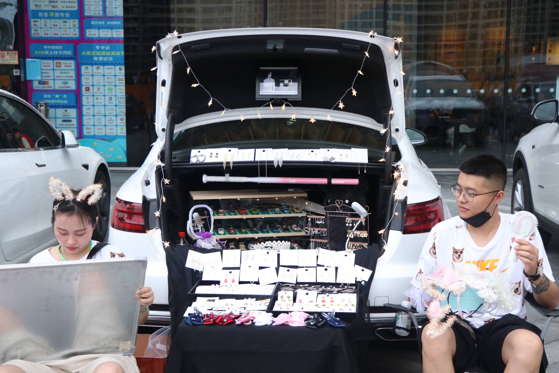 放"粽"端午,金华万达广场后备箱集市一夜蹿红,摊主们卖的不是货,是