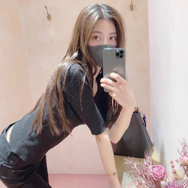 中戏眼光真的好,《酋长的男人》予辰女神范十足,看她的背想拔罐