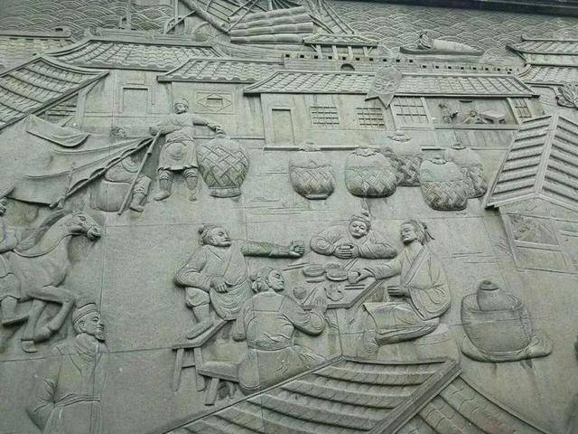 幸福江阳 举杯世界 醉在老窖_酿酒