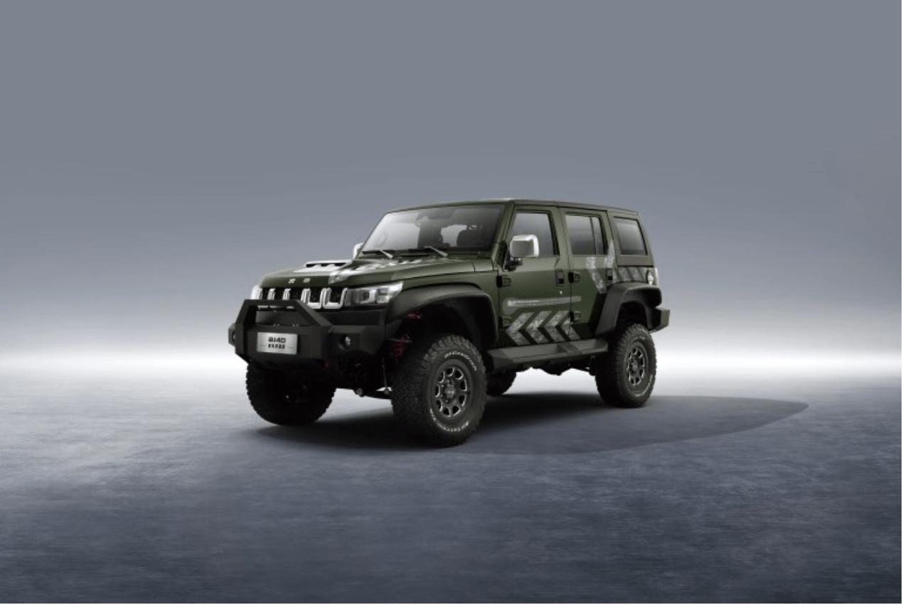 相比之下,bj40近期推出的"官方改装"车型——bj40雨林穿越版则更问档