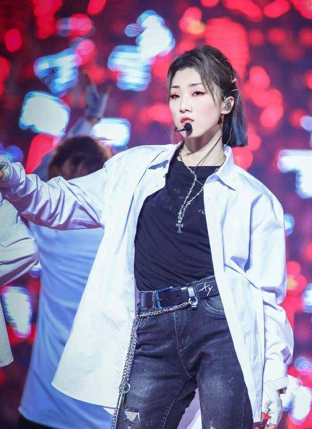 3,皮质仿野战作战服:酷飒,潇洒yamy穿了皮质的仿