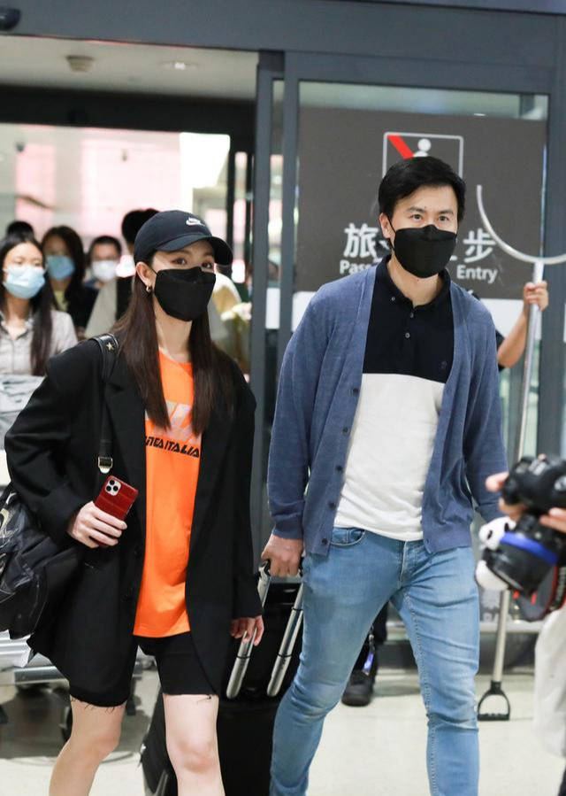 文咏珊与"富三代"老公同框,一个新潮时髦,一个斯文稳重_吴启楠