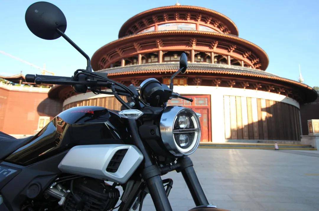 新大洲本田cbf190tr试驾体验:本田式运动复古新势力