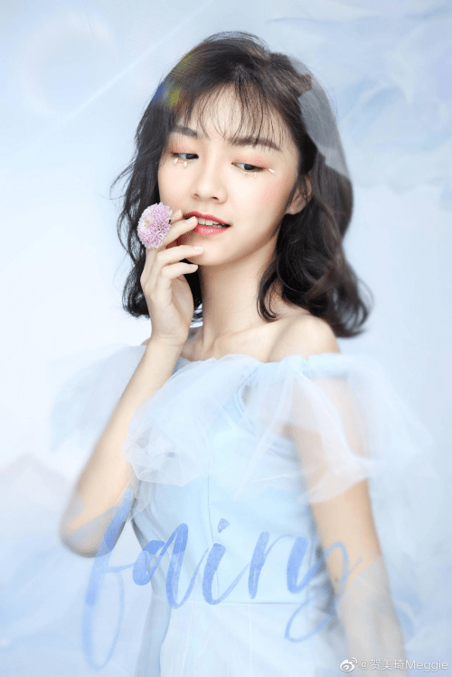 tfboys爱出发和魔法城堡女主贺美琦春晚不穿山寨