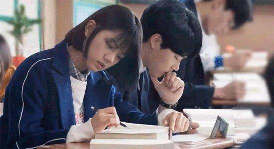 原创初中时期异性同桌关系再好也不要做这3件事