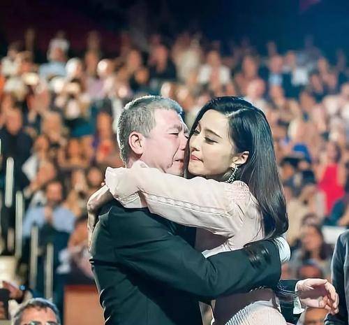 7年无名分结婚20年冯小刚绯闻不断徐帆的婚姻观令人咂舌