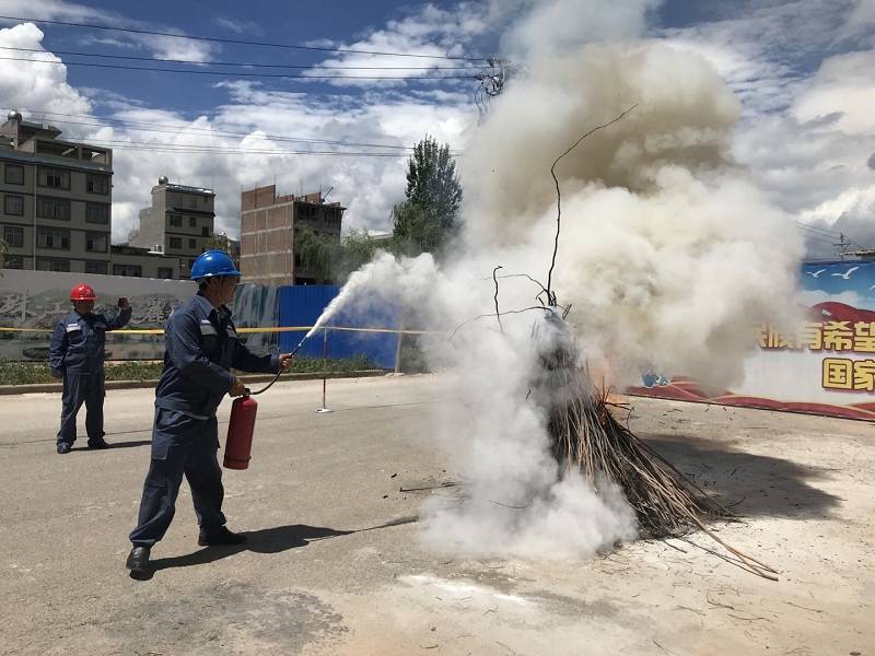 南方电网云南曲靖沾益供电局配电管理所开展突发事件现场处置应急演练