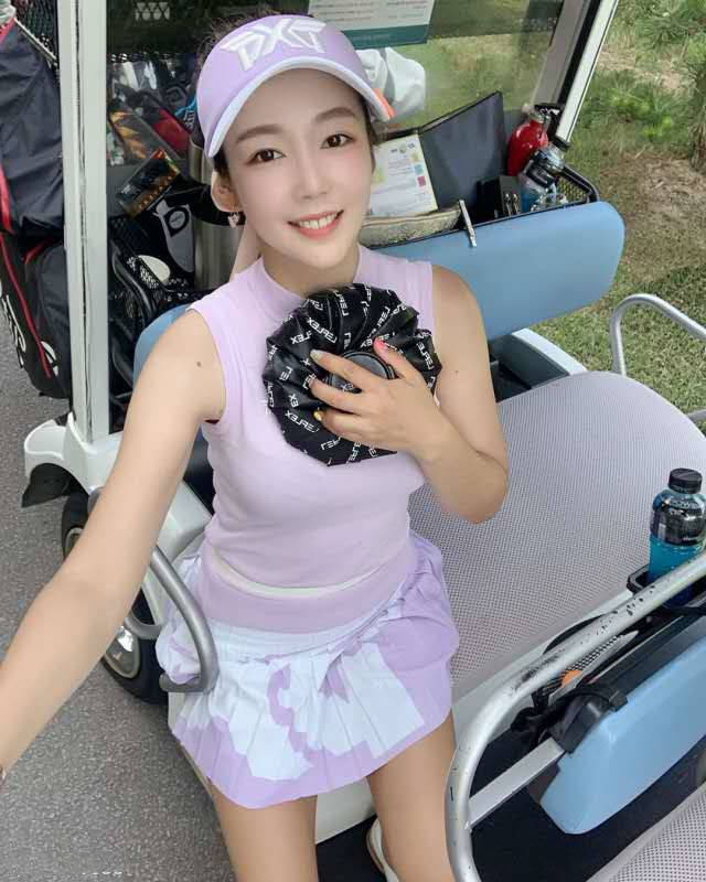 高尔夫美女,平时就喜欢晒照片,网友:有好身材我也晒_运动