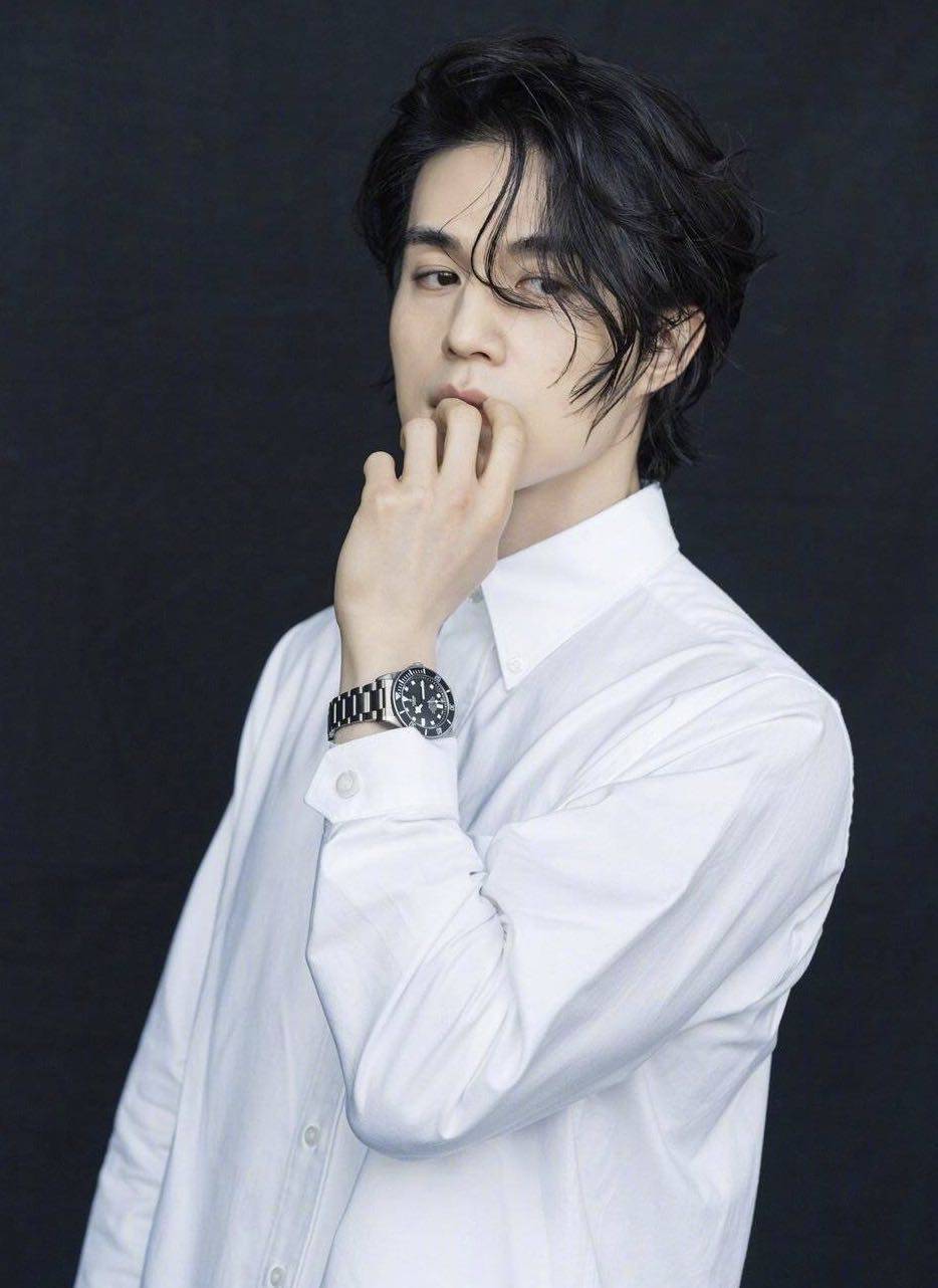 原创李栋旭多种西装搭配你接受他是西装花美男么