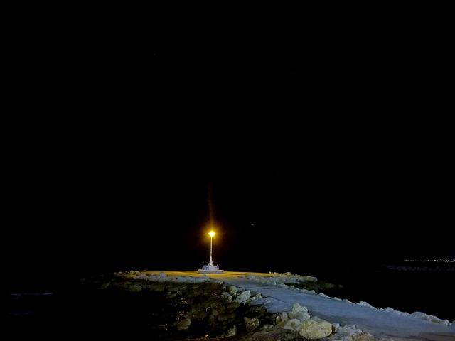 夜晚海边的灯塔 返回搜