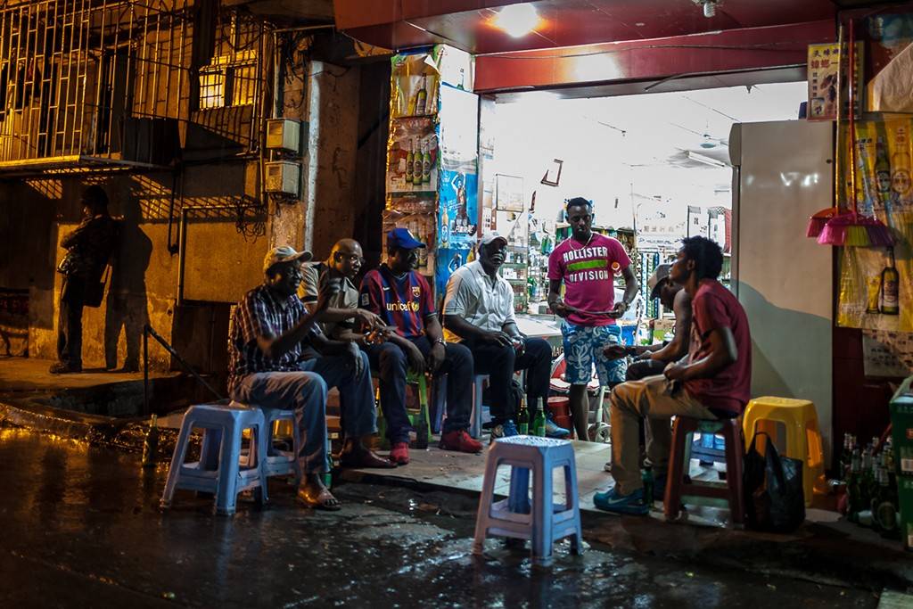 原创黑人抗议日本女孩有偏见,不愿跟他们结婚?