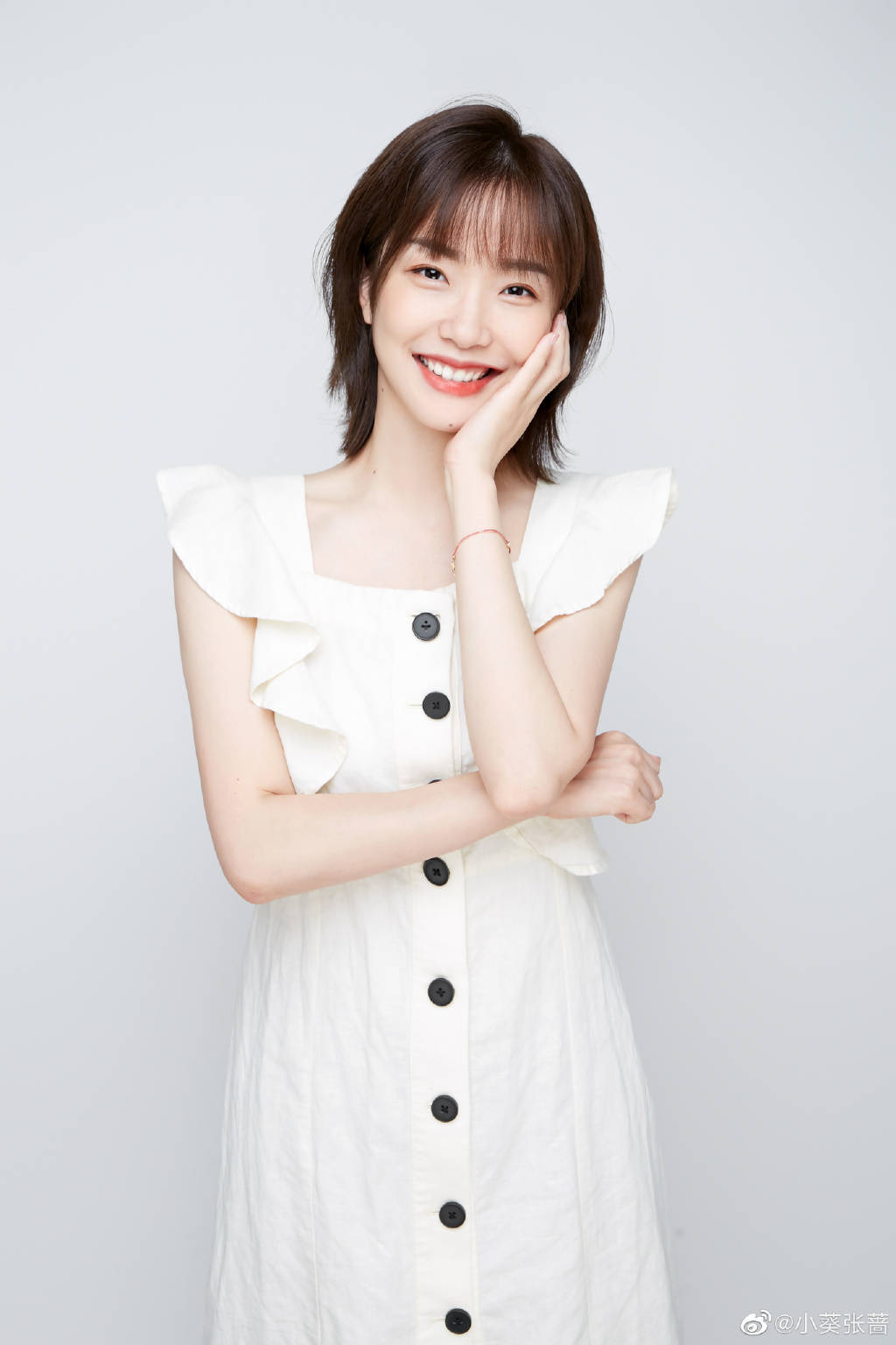 原创乒乓国手晒美照古装温婉可人现代装干练知性自评颜值仅为及格