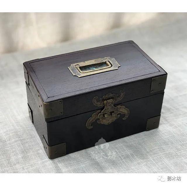 这种"陪嫁,又被称作"嫁妆"嫁奁"添箱"或"妆奁.