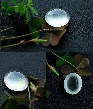 玻璃种翡翠玉最大的特点是透明度最高,几乎到了全透明! 玻璃种翡翠玉最大的特点是透明度最高,几乎到了全透明!