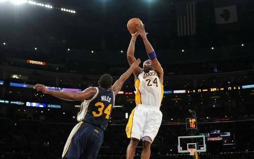 无法限制的十大进攻技术:詹姆斯坦克突破第10,前3名几乎失传!_欧洲步